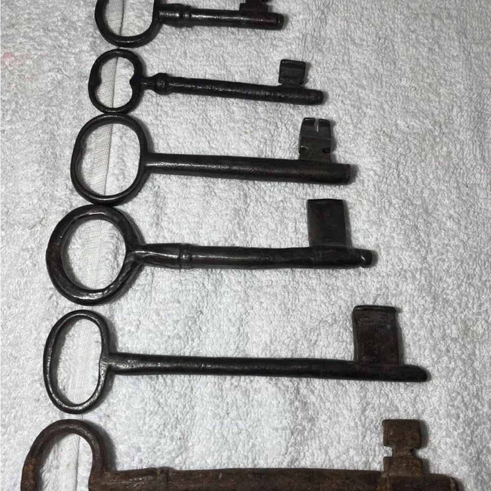 6 Antique Large Heavy Weight Bunch Of Jailers Keys Civil War